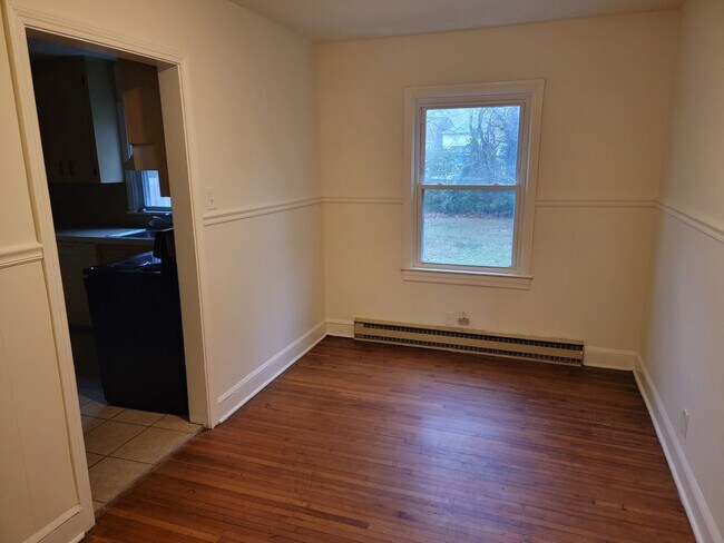 Building Photo - 1605 Textile Dr