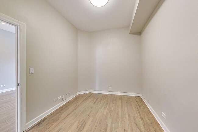 Building Photo - 2709 W Chicago Ave