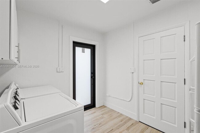 Building Photo - 5110 SW 106th Ave