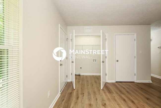 Building Photo - 3 Bedroom Pet-Friendly Home in HIGH POINT,...