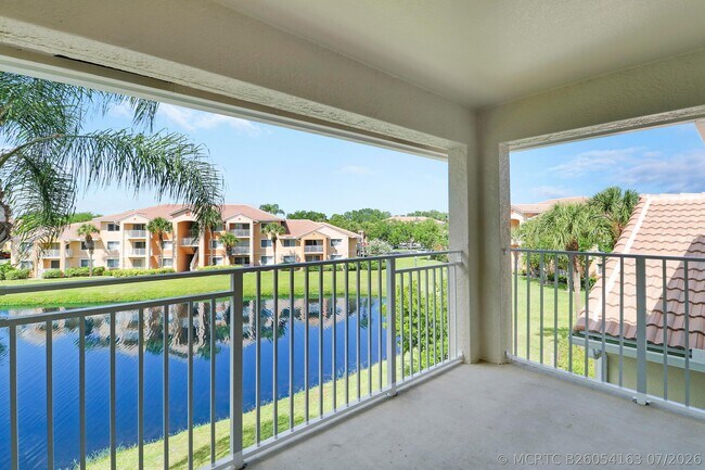 Building Photo - 121 SW Palm Dr