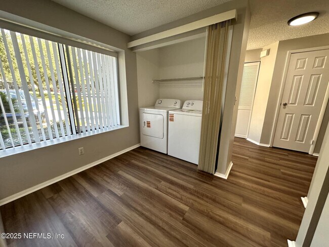 Building Photo - 7042 Prestwick Cir S