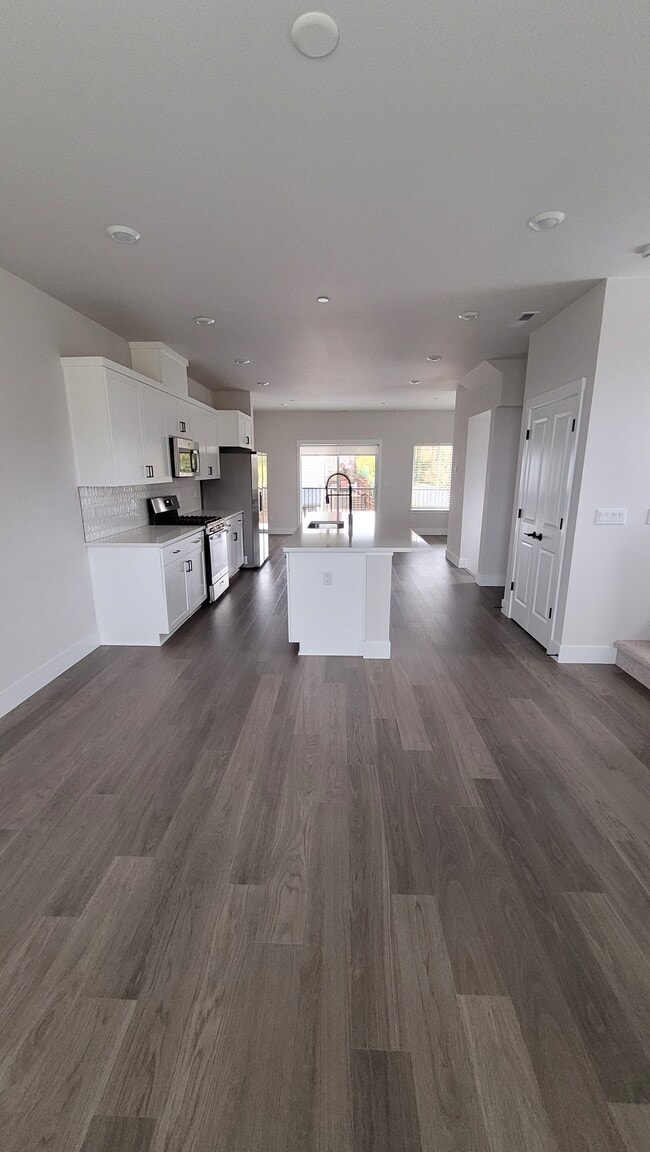 Building Photo - 7065 NW Bountiful Terrace