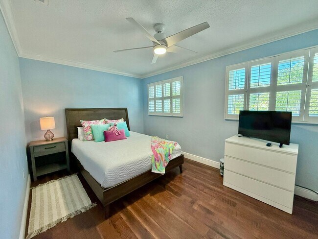 Building Photo - Beautiful 2 Bedroom Townhome in NSB with p...