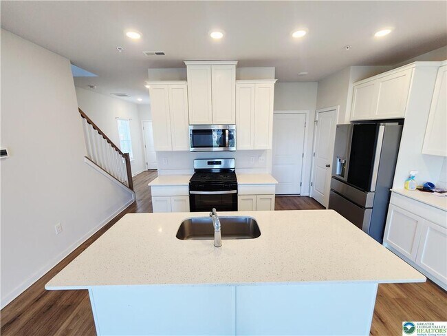 Building Photo - 7699 Clayton Ave