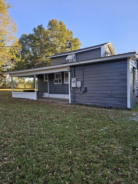 Building Photo - 388 Oak St