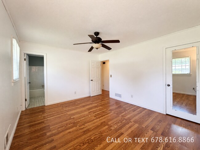 Building Photo - 2666 S Lakeview Dr SW