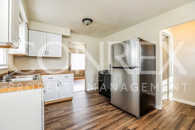 Building Photo - Charming 3 Bedroom Ranch