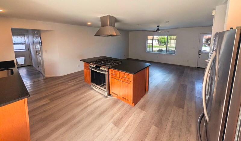 Building Photo - 365 Elkwood Ave