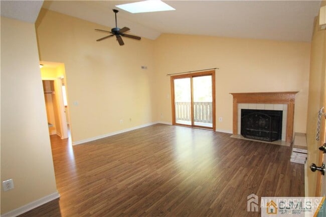 Building Photo - 1806 Ravens Crest Dr