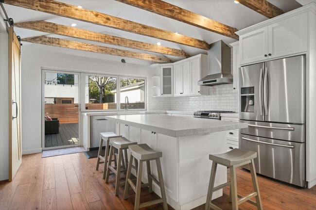 Building Photo - 2813 Military Ave