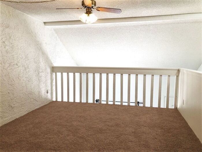 Building Photo - 2121 W Royal Palm Rd