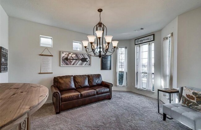 Building Photo - 404 S Hill Dr