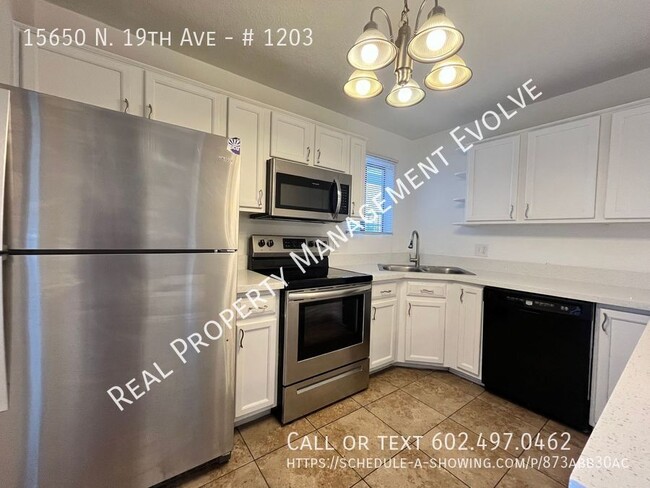 Building Photo - Phoenix Townhome is Move-in Ready! MOVE-IN...