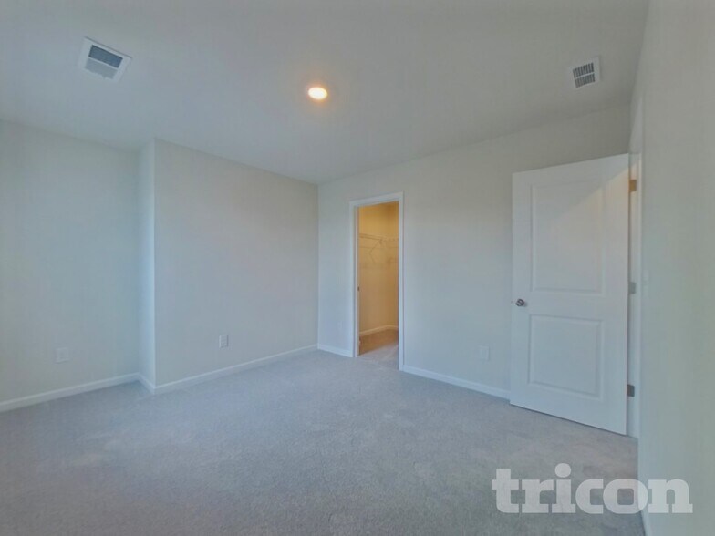 Building Photo - 1426 Cattleman Acrs Dr