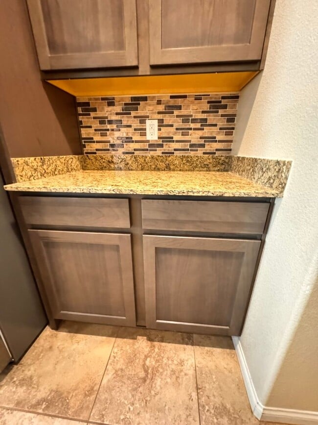 Building Photo - Beautifu 2 Story 4 bedrooms 2.5 baths located in Mountain Edge Southwest