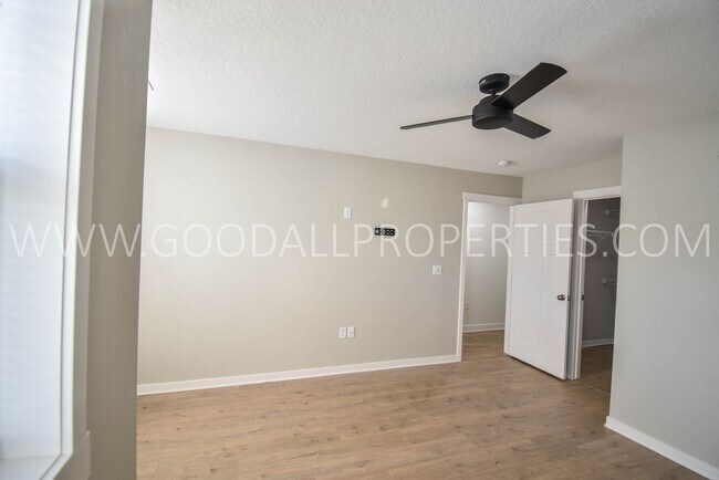 Building Photo - Summer rent special: $250 off the first two months rent! Modern Ankeny Townhome with Two Primary ...