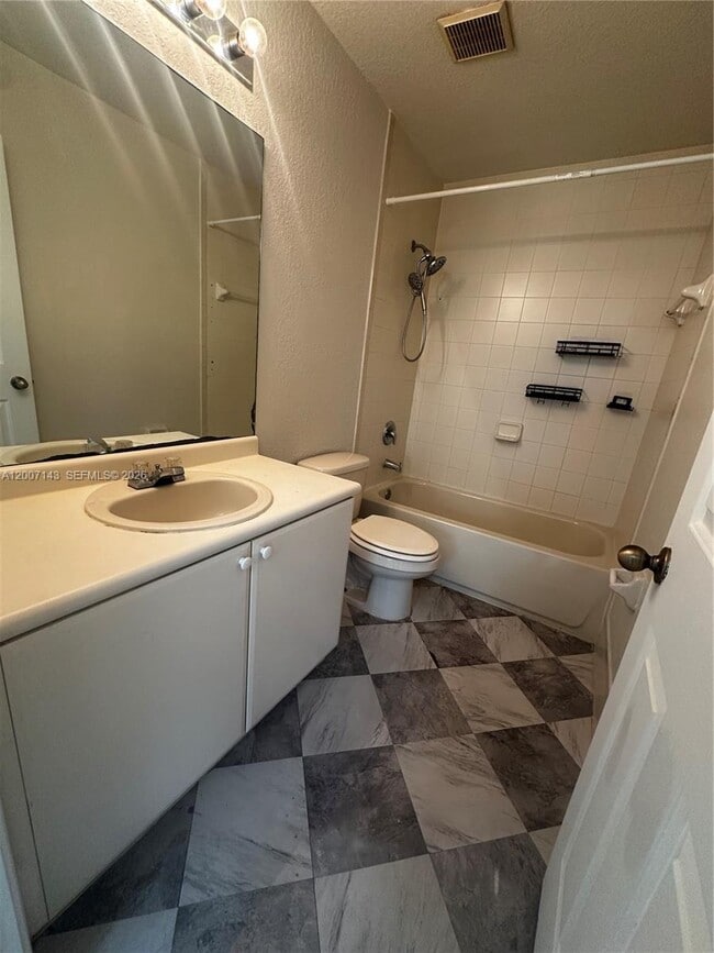 Building Photo - 2912 SE 15th Rd