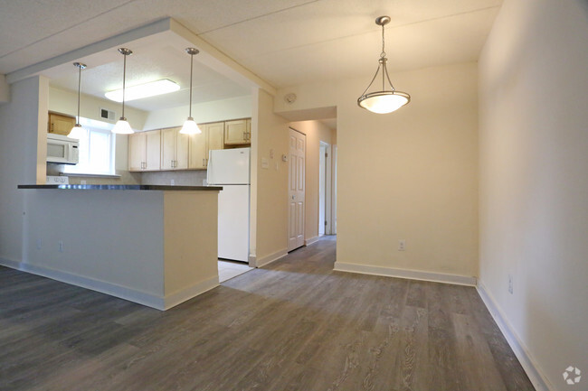 Dining Room - Lansdowne Station Apartments