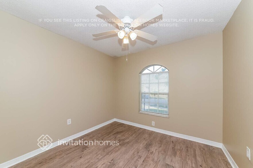 Building Photo - 3405 5th Dr W