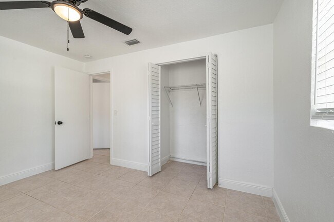 Building Photo - 5615 Simms St