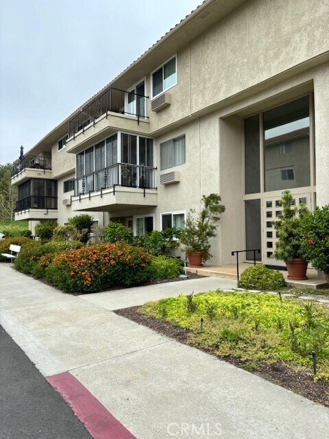Building Photo - 2391 Via Mariposa W