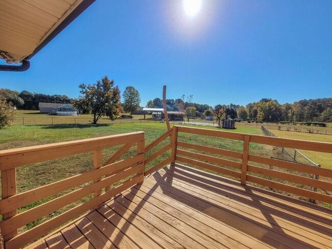 Building Photo - 542 Loop Rd