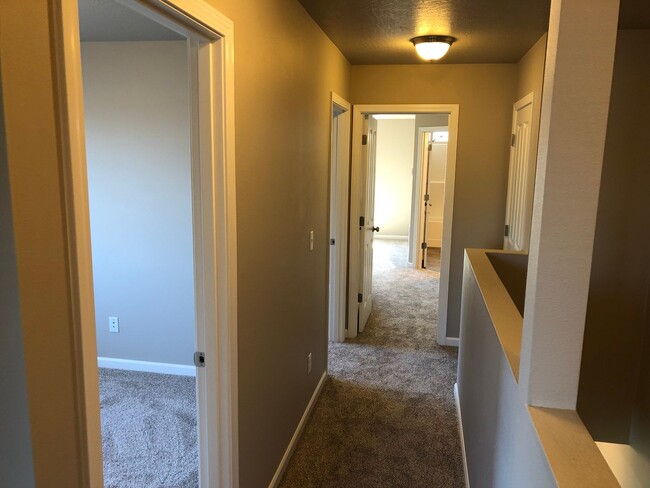 Building Photo - Newer 4 bed 2.5 bath duplex