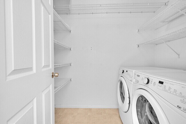 Building Photo - $2,695.95 - 3 bed, 2 bath in Lochbuie with a Large Backyard and In Unit Laundry!