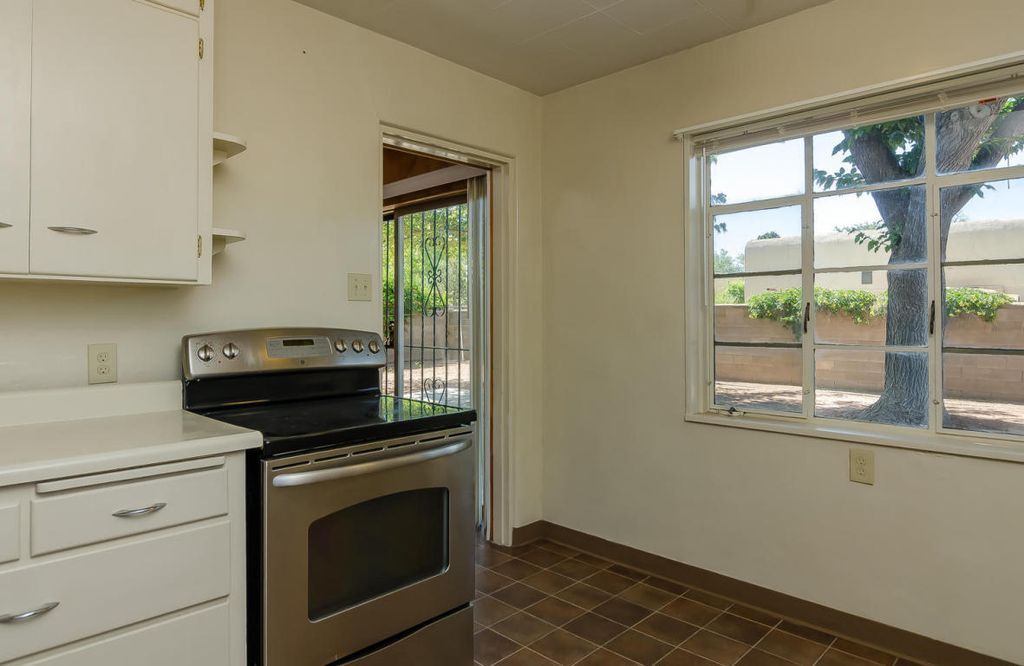 Building Photo - 3600 Calle del Sol NE