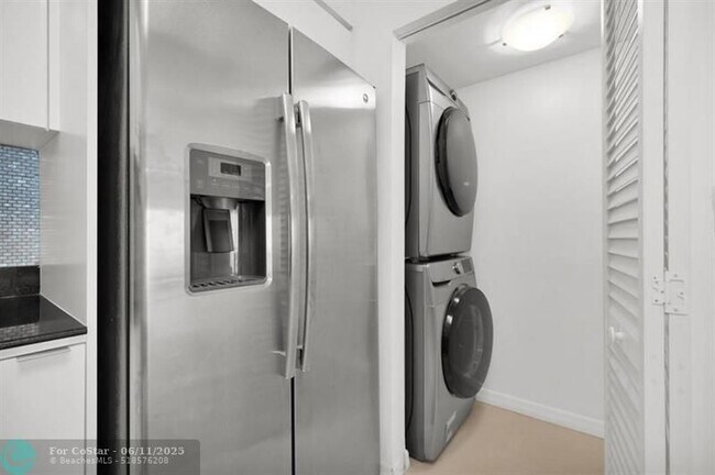 Building Photo - 16699 Collins Ave