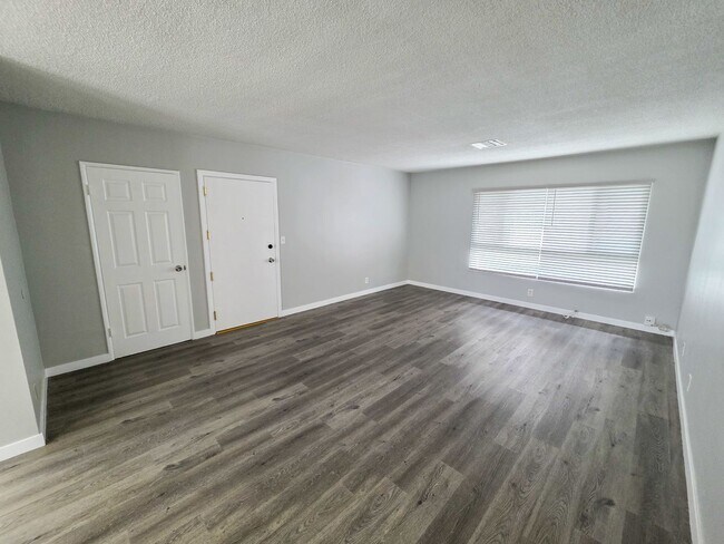 Interior Photo - 620 S Myrtle