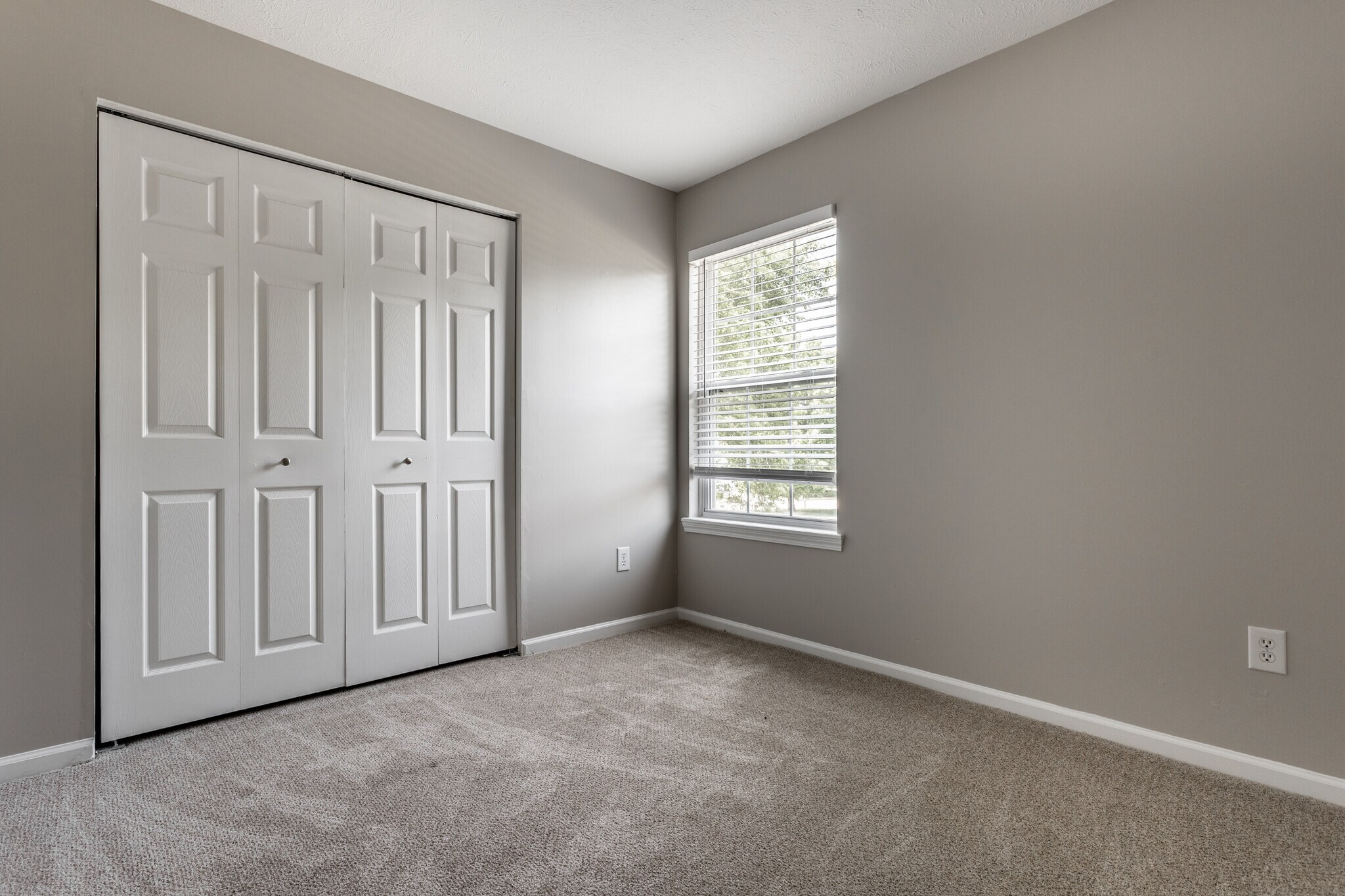 Building Photo - 13927 Harrison Pky