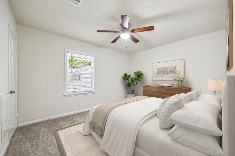 Building Photo - 2511 Evergreen Dr