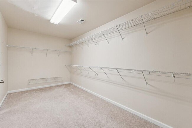 Building Photo - 2075 Willshire Glen