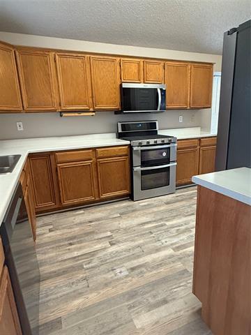 Building Photo - 812 Twin Creek Dr