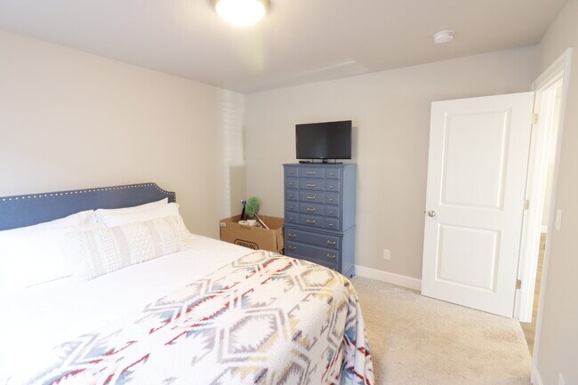 Building Photo - Be the first one to RENT this home! 3 bedrooms, 2 bathrooms, SINGLE LEVEL home with beautiful Lan...