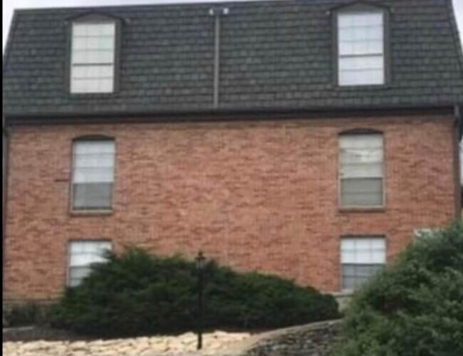 Building Photo - 4732 Belleview Ave