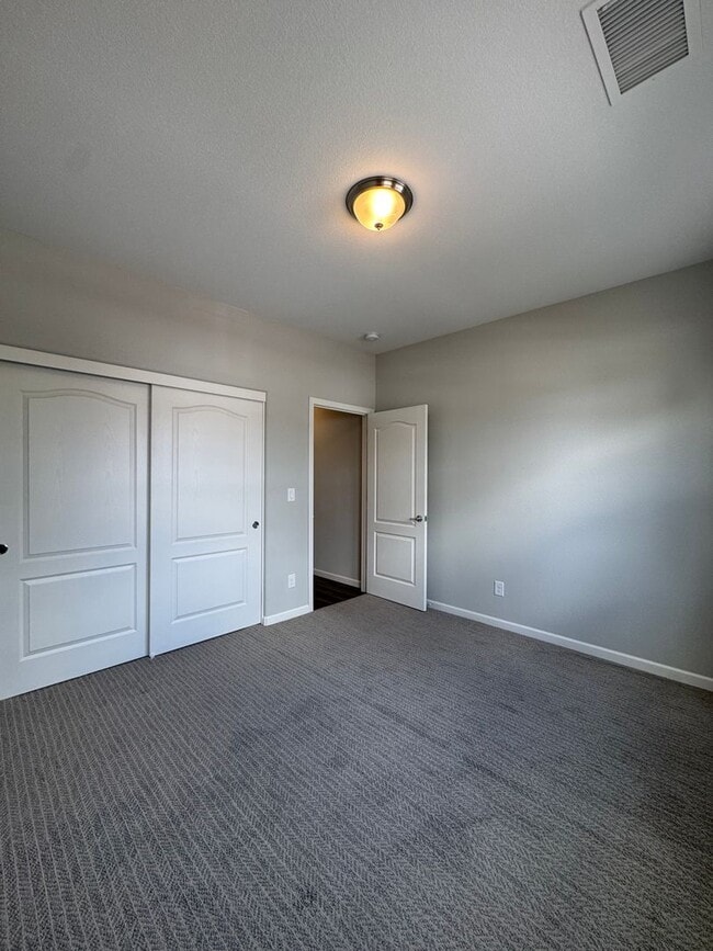 Building Photo - 322 Granite Ct