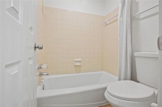 Building Photo - 460 Forestgate Ct