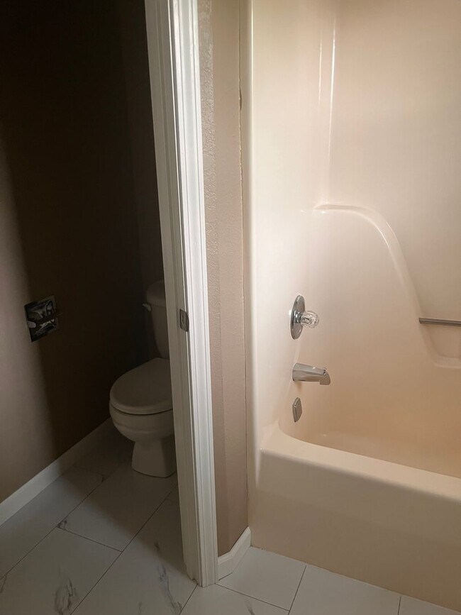 Building Photo - 3 bedroom house in O'Fallon