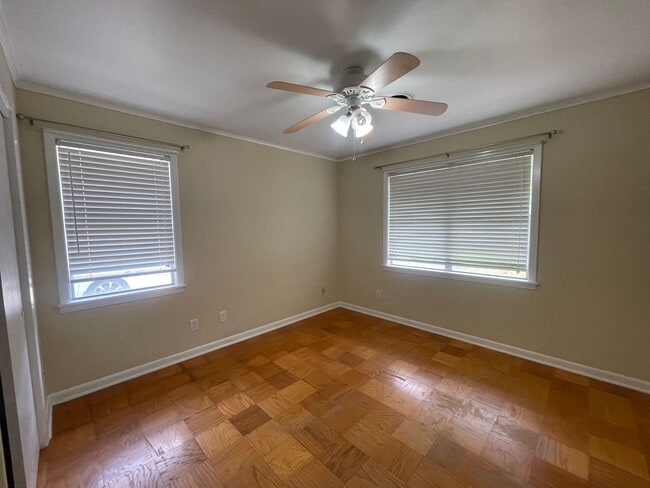 Building Photo - Broadmoor Terrace Beauty!