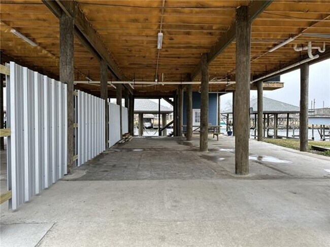 Building Photo - 142 Lakeview Dr