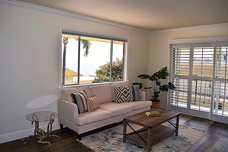 Living Room with Ocean View - Sea Cliff Apartments