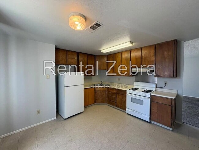 Building Photo - 63 Skylark Ct