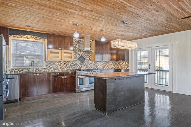 Building Photo - 312 N Hammonds Ferry Rd