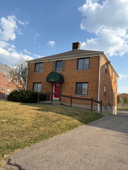 Primary Photo - 14 W Victory Dr