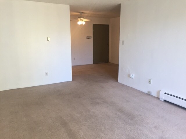 Building Photo - 1150 Golden Cir