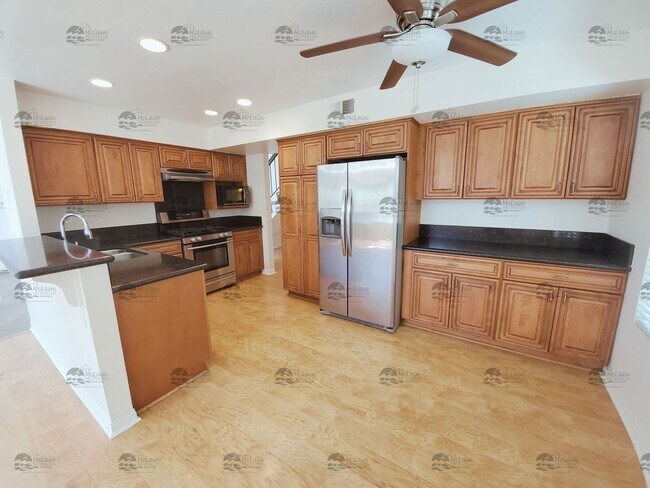 Building Photo - 3 Bedroom, 2.5 Bathroom in Rancho Del Oro!