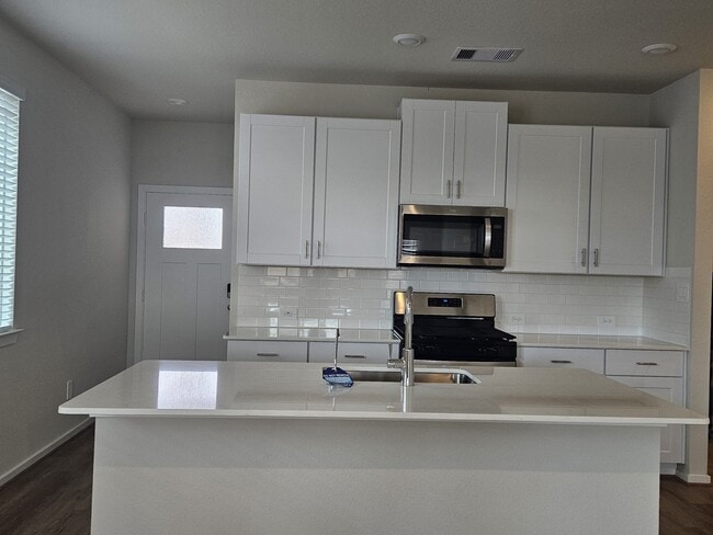 Building Photo - 29119 Farmhouse Ests Dr